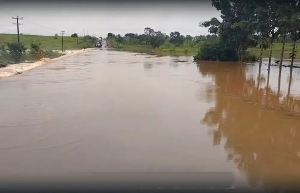 Chuva intensa provoca alagações e danos em estradas rurais de Rondônia