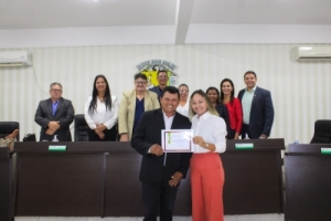Câmara realiza entrega de moção de aplausos durante sessão ordinária