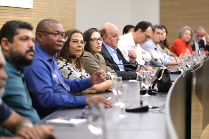 ALMT discute plano de recomposição salarial dos servidores de MT com representantes do comércio