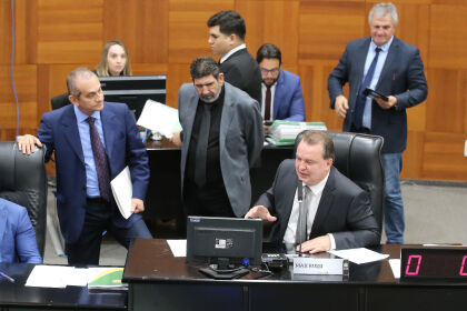 Deputados derrubam veto de mercadinhos em presídios