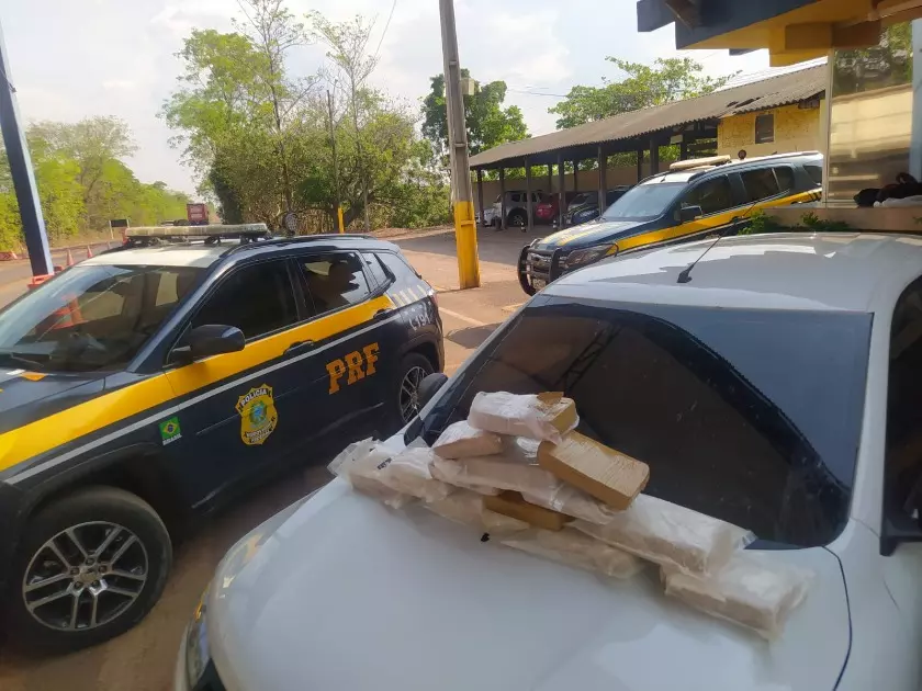 Após perseguição, PRF prende 2 por tráfico em Barra do Garças com 13,6 kg de cocaína