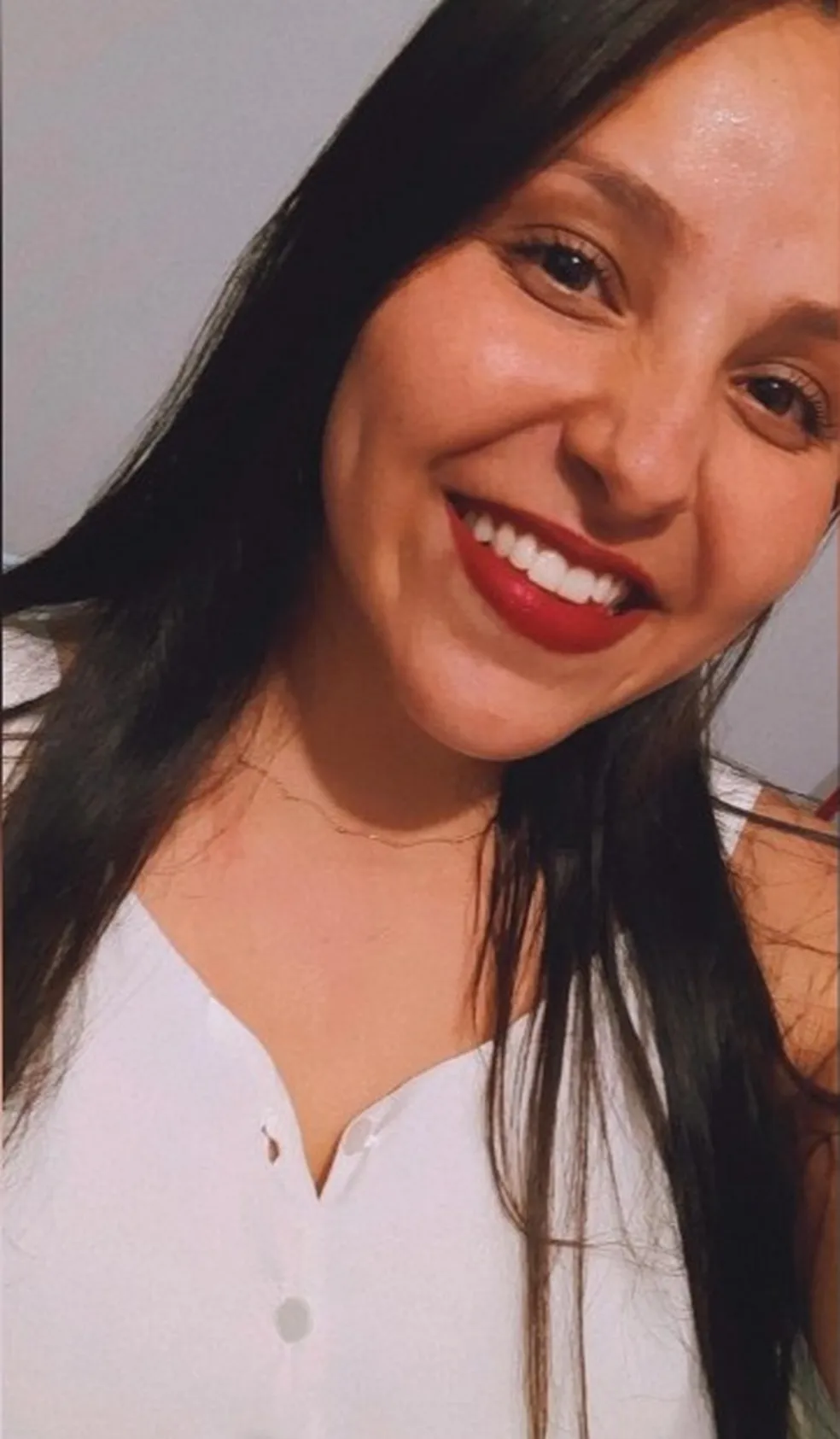 Suspeito mata ex-companheira de 23 anos e é encontrado ao lado de corpo abraçado à filha em MT