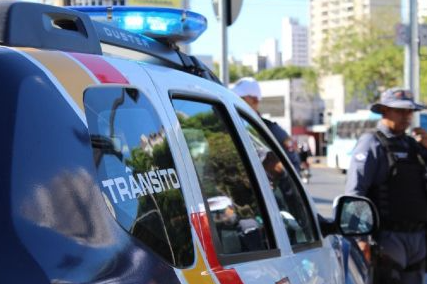 Filho avança sobre sargento da PM e tenta matá-lo com facada
