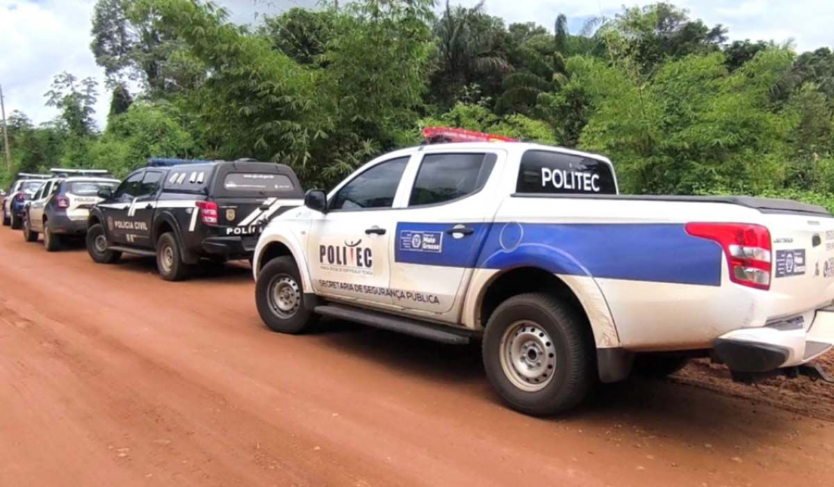 Corpo de homem encontrado próximo a região de mata em MT enrolado em lona com fios de telefone