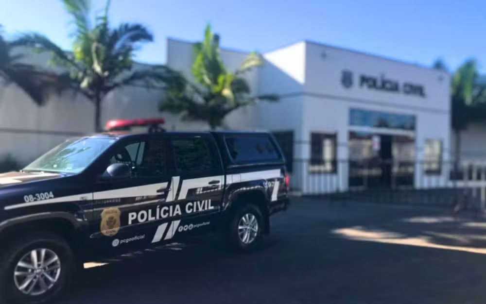 Padrasto é preso acusado de abusar de enteada de 11 anos e ameaçá-la