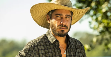Ator da novela 'Pantanal' morre ao cair da sacada em Cuiabá