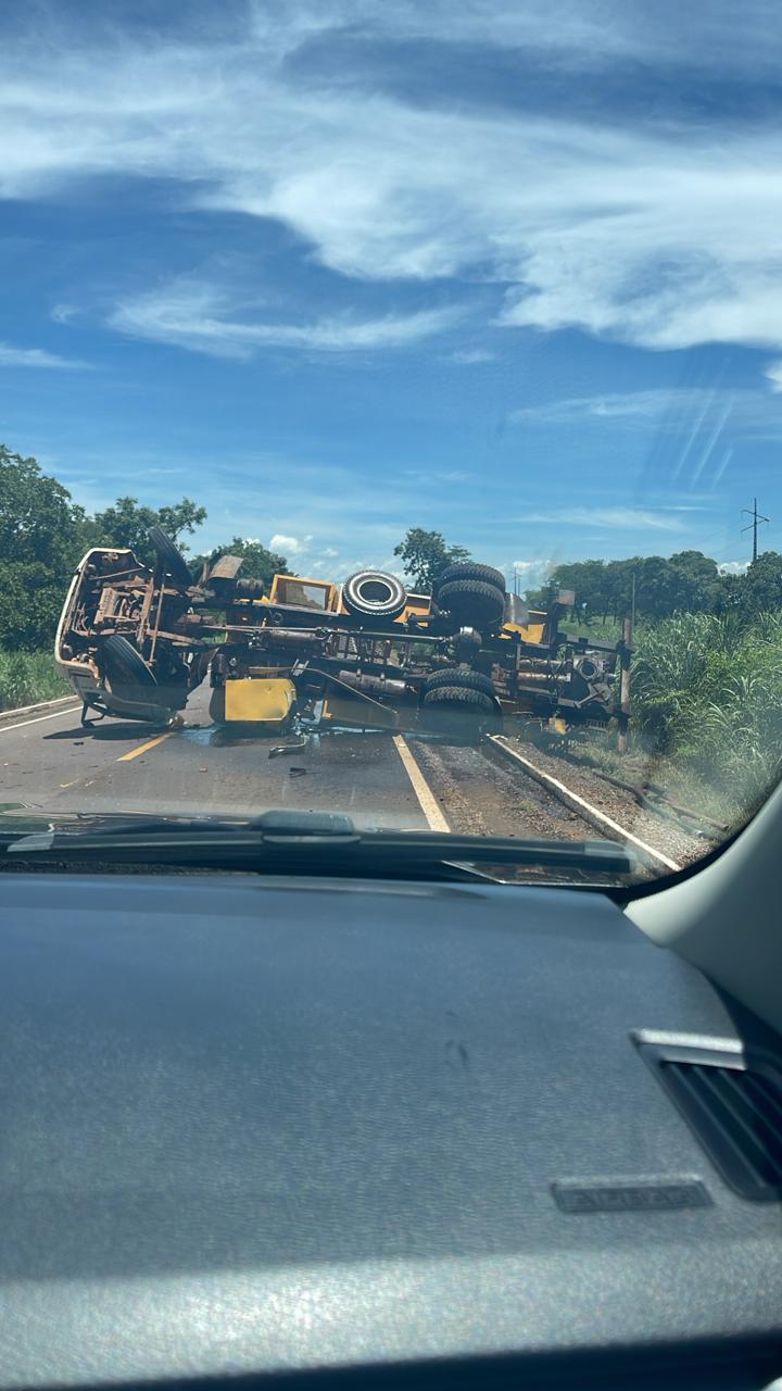 Acidente com caminhão na BR-158 em Água Boa, deixa um morto