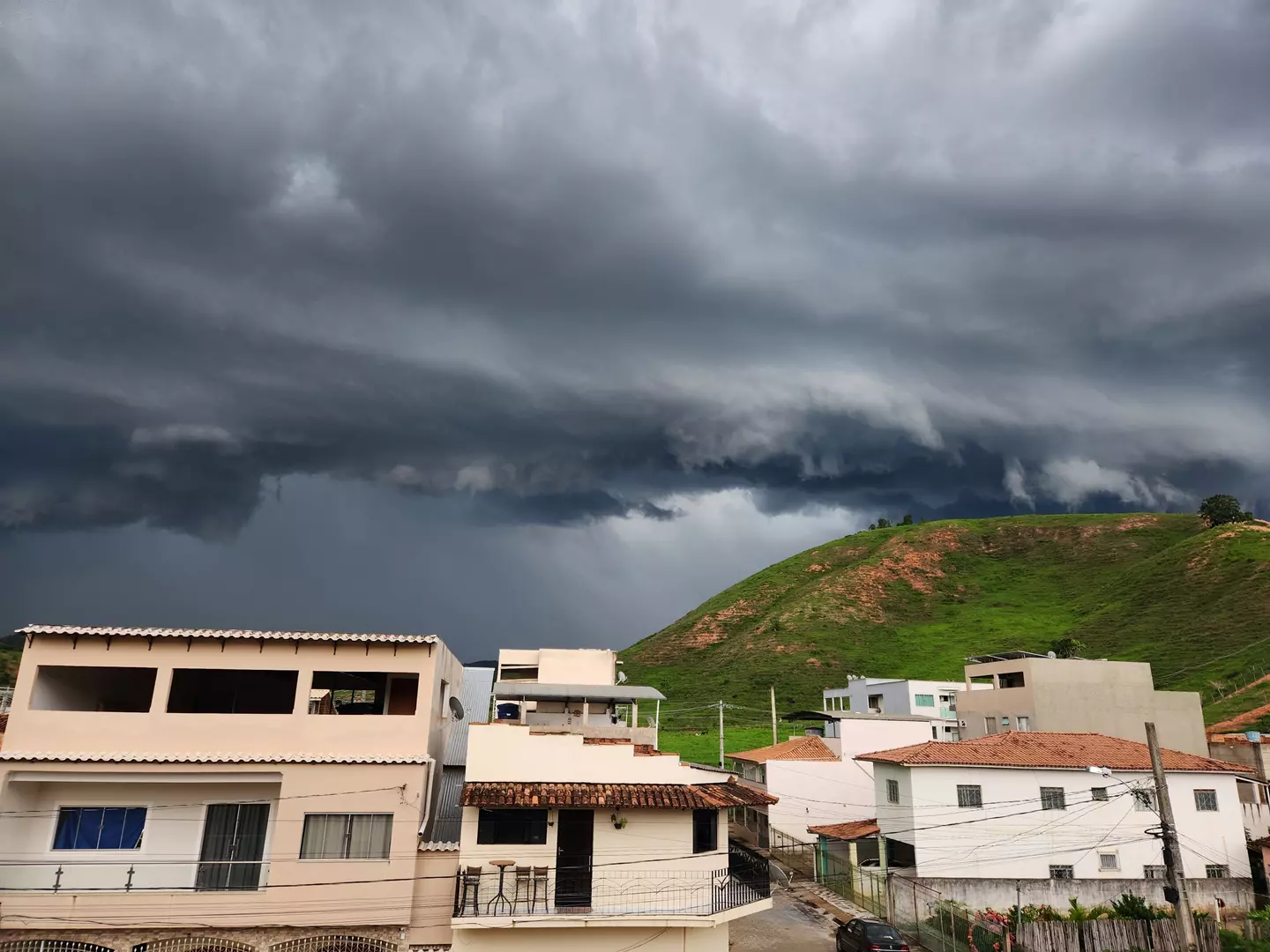 Pocrane está entre as 161 cidades de Minas sob alerta de temporais com ventos de até 100 km/h; veja lista