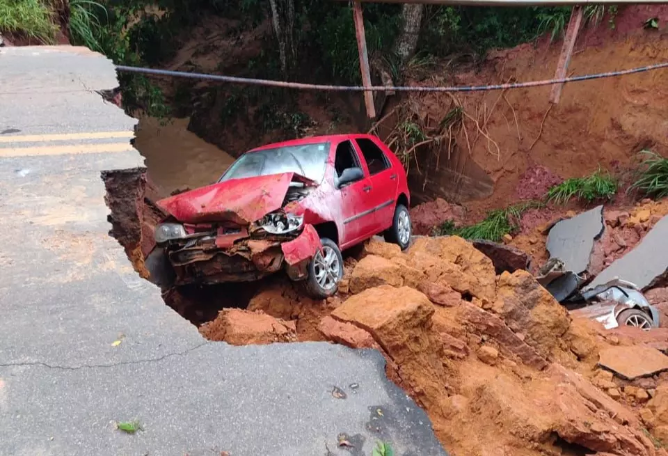 Tragédia na BR-474 em Ipanema: rompimento de pista resulta em três mortes