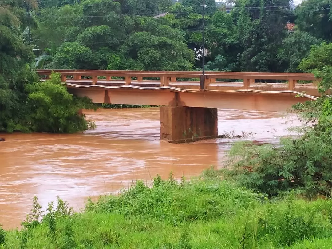 Ponte sobre o Rio José Pedro, entre Ipanema e Taparuba, é interditada para veículos pesados