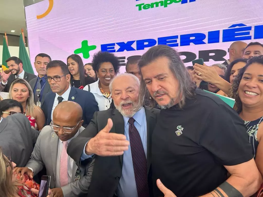 DANIEL SANTANA COM LULA EM BRASÍLIA: PREFEITO LEVA PAUTAS DA EDUCAÇÃO PARA O PRESIDENTE