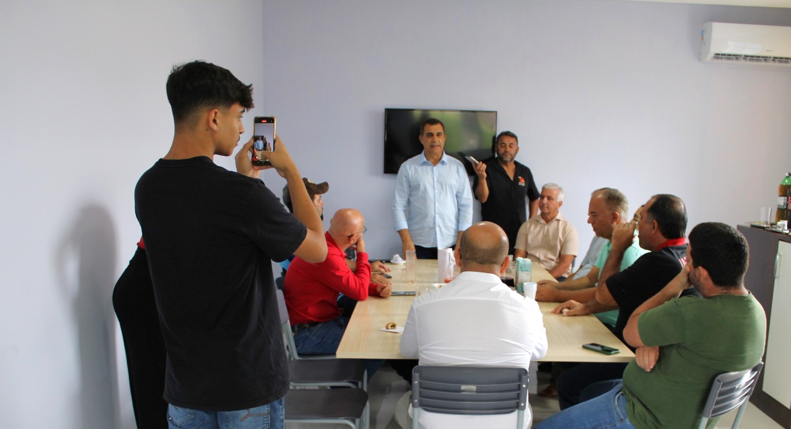 Prefeito Marcos Guerra faz balanço da gestão em entrevista coletiva