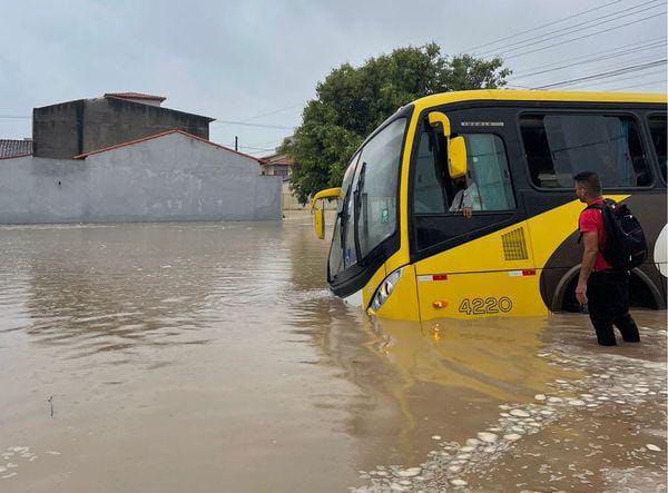 Instituto emite alerta de chuvas fortes para 34 cidades capixabas