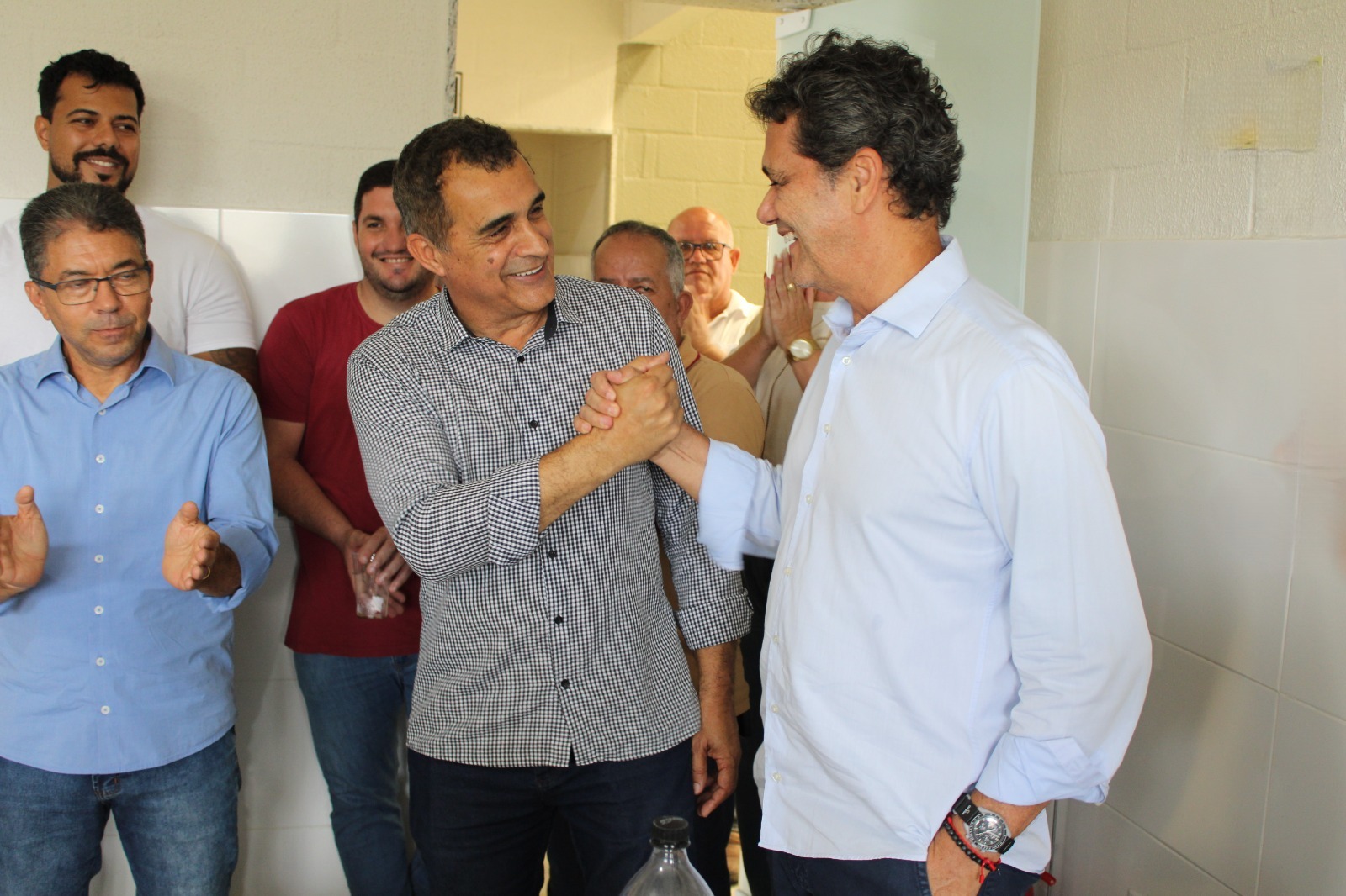 Ricardo Ferraço e Marcos Guerra realizam visita a fábrica de aviões em Jaguaré