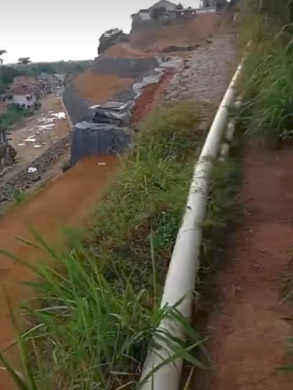 : Obra de Contenção da Ladeira do Cricaré Segue Parada há 2 Meses por Falta de Pagamento