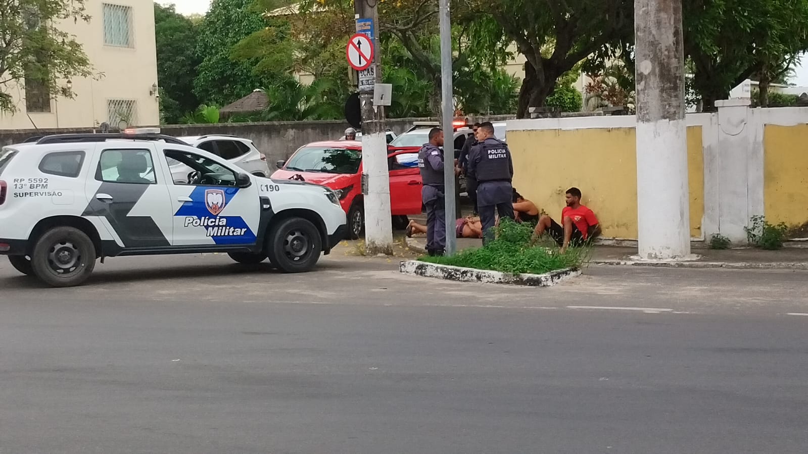 Criminosos são presos após assaltarem sorveteria no centro de Guriri