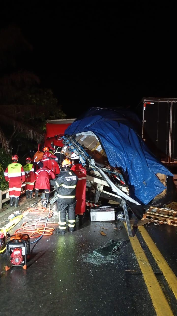 Grave Acidente na Ponte do Rio Cricaré: BR-101 em São Mateus Interditada