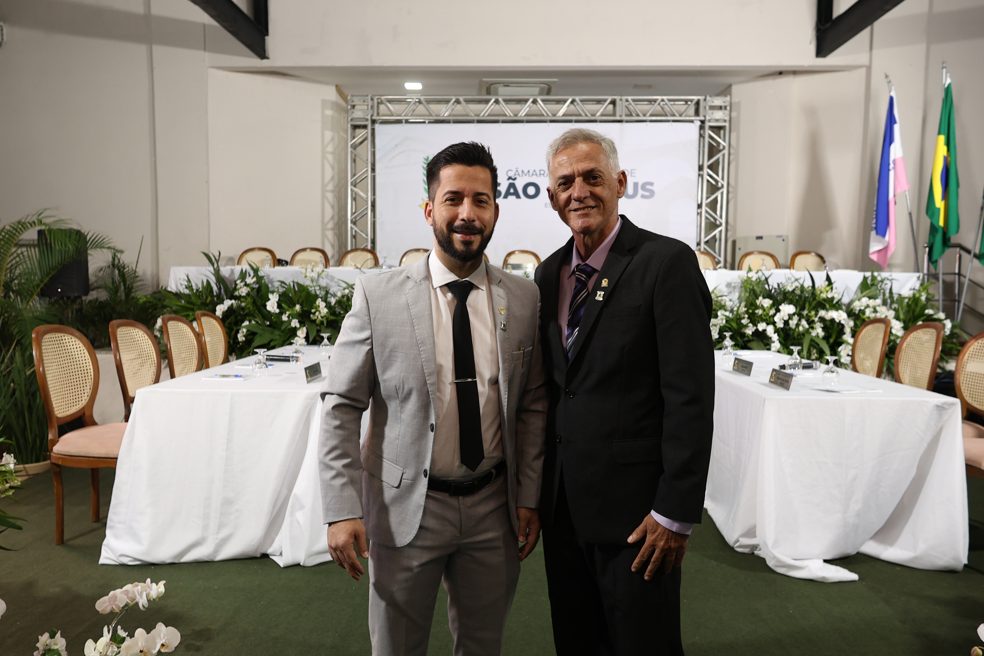 Câmara de São Mateus concede 99 honrarias em Sessão Solene de entregas de honrarias.