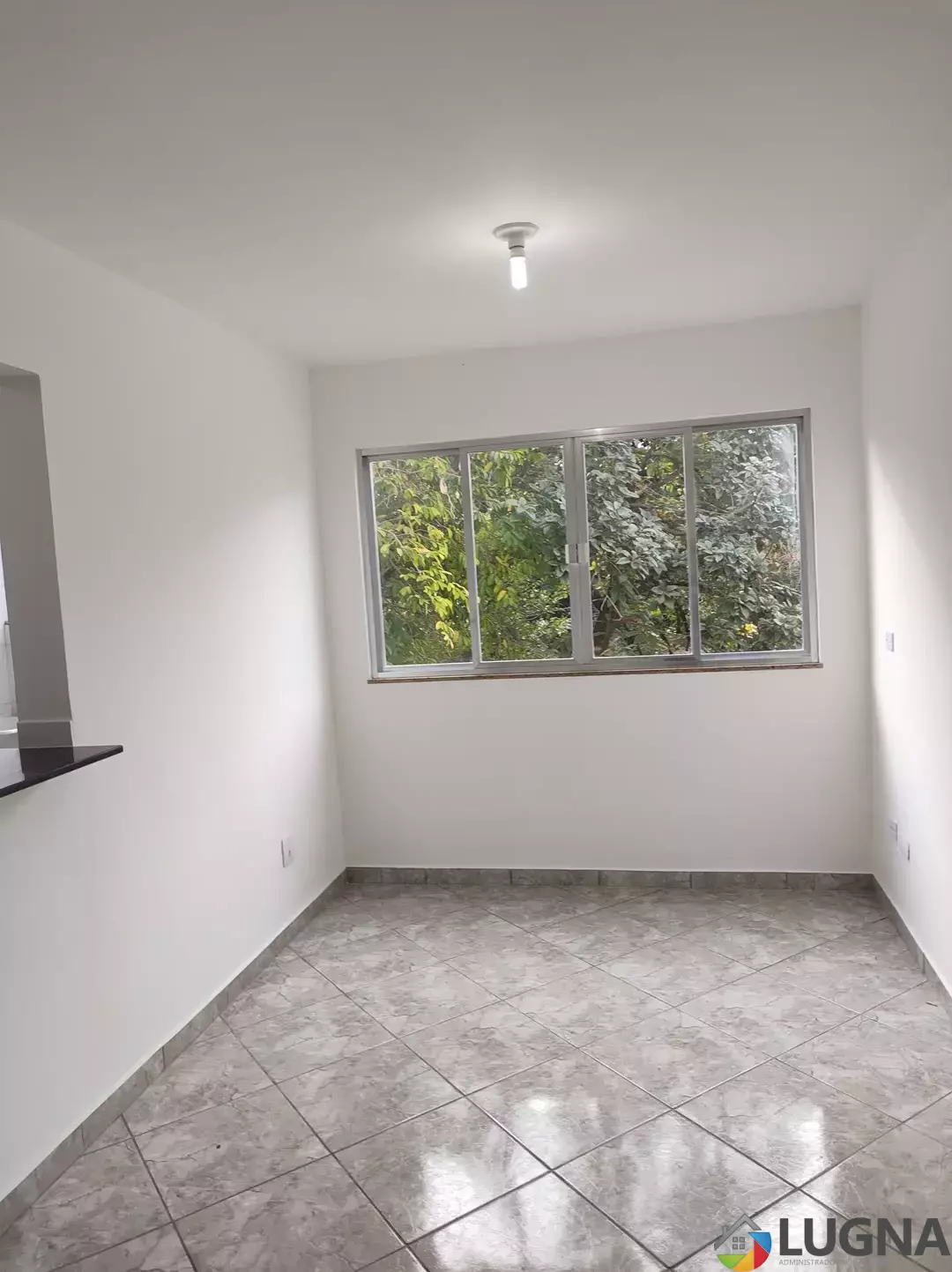 LOCAÇÃO ($ 1300,00) apartamento Camorim 2 quartos, sala, cozinha com armário, banheiro com armário e box