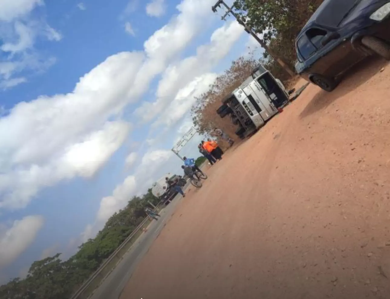 Acidente entre caçamba e carreta-tanque causa transtornos em Nova Vista, São Gonçalo do Amarante