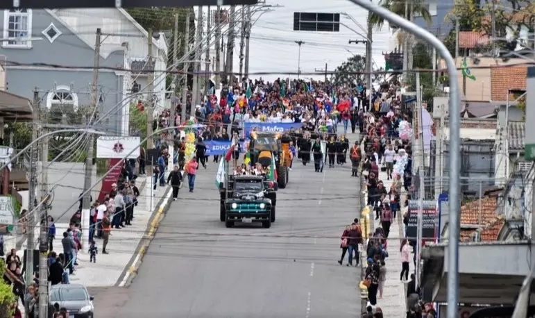 Desfile cívico terá mais de 100 apresentações neste sábado; confira a ordem completa