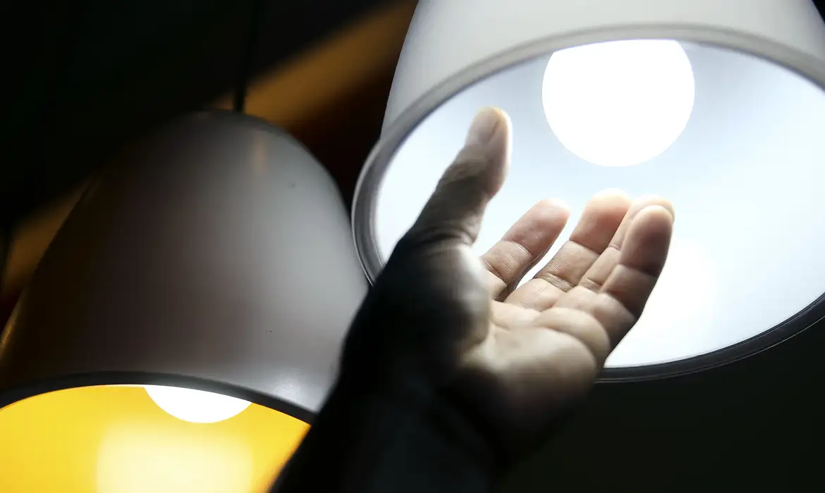 Conta de luz terá bandeira amarela em maio por falta de chuvas