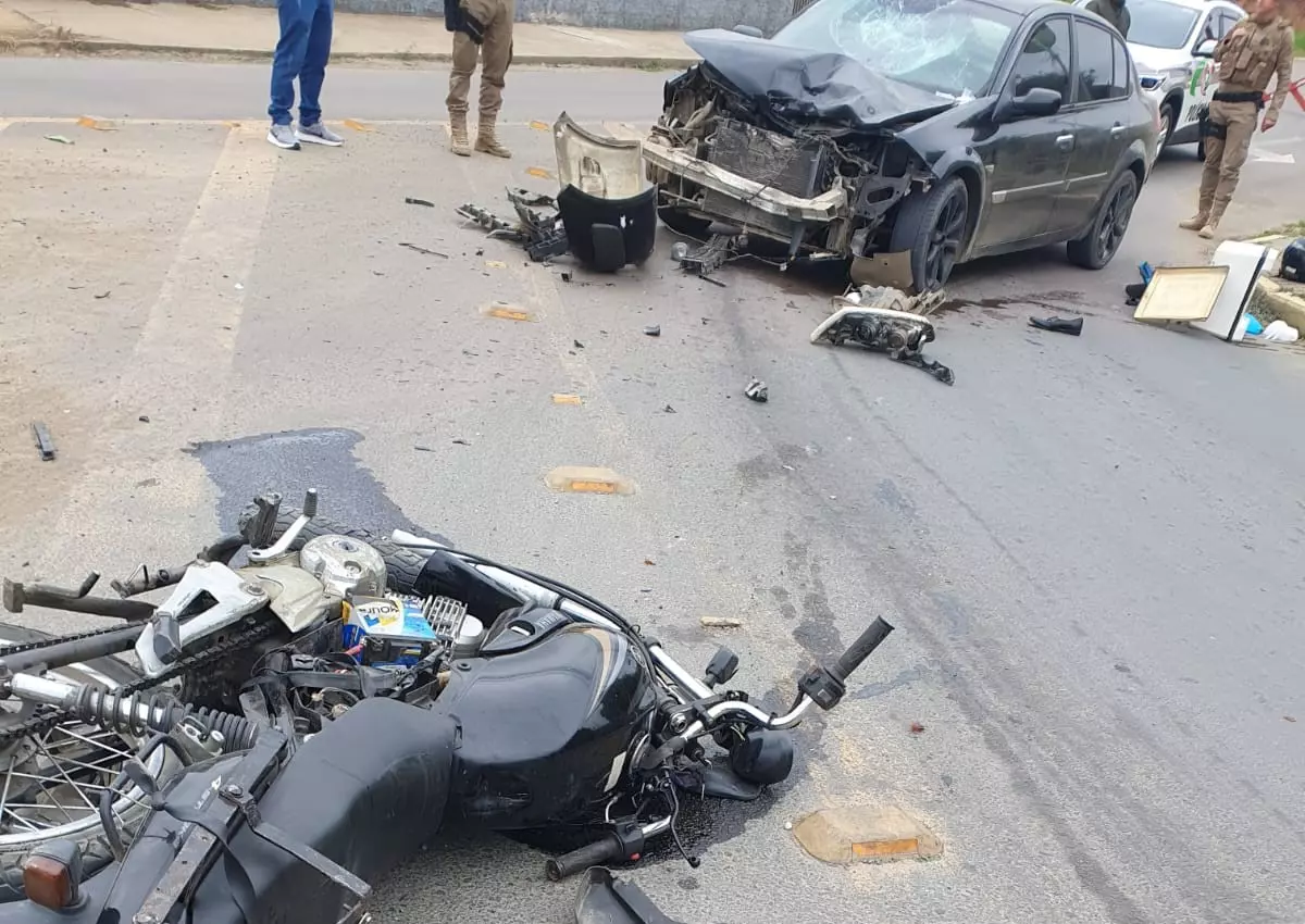 Grave acidente deixa motociclista ferido