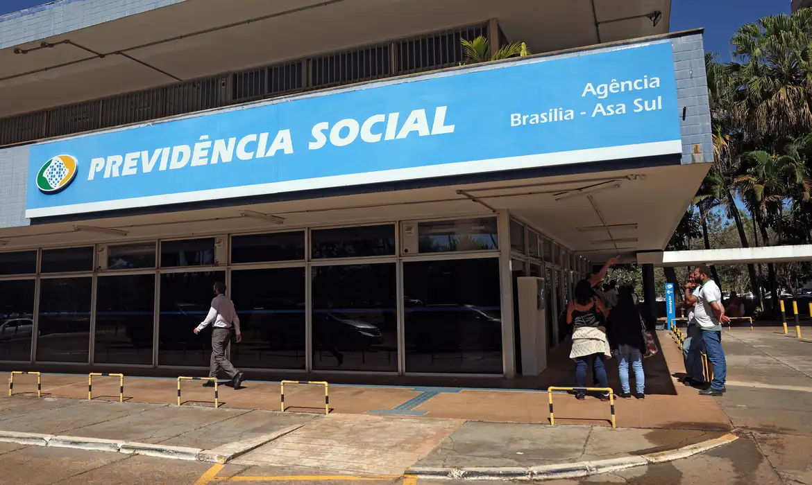 Pedidos de reembolso ao INSS am de 1 milhão