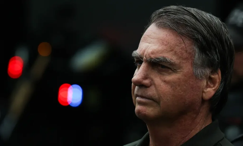 Moraes concede prisão domiciliar temporária a Bolsonaro