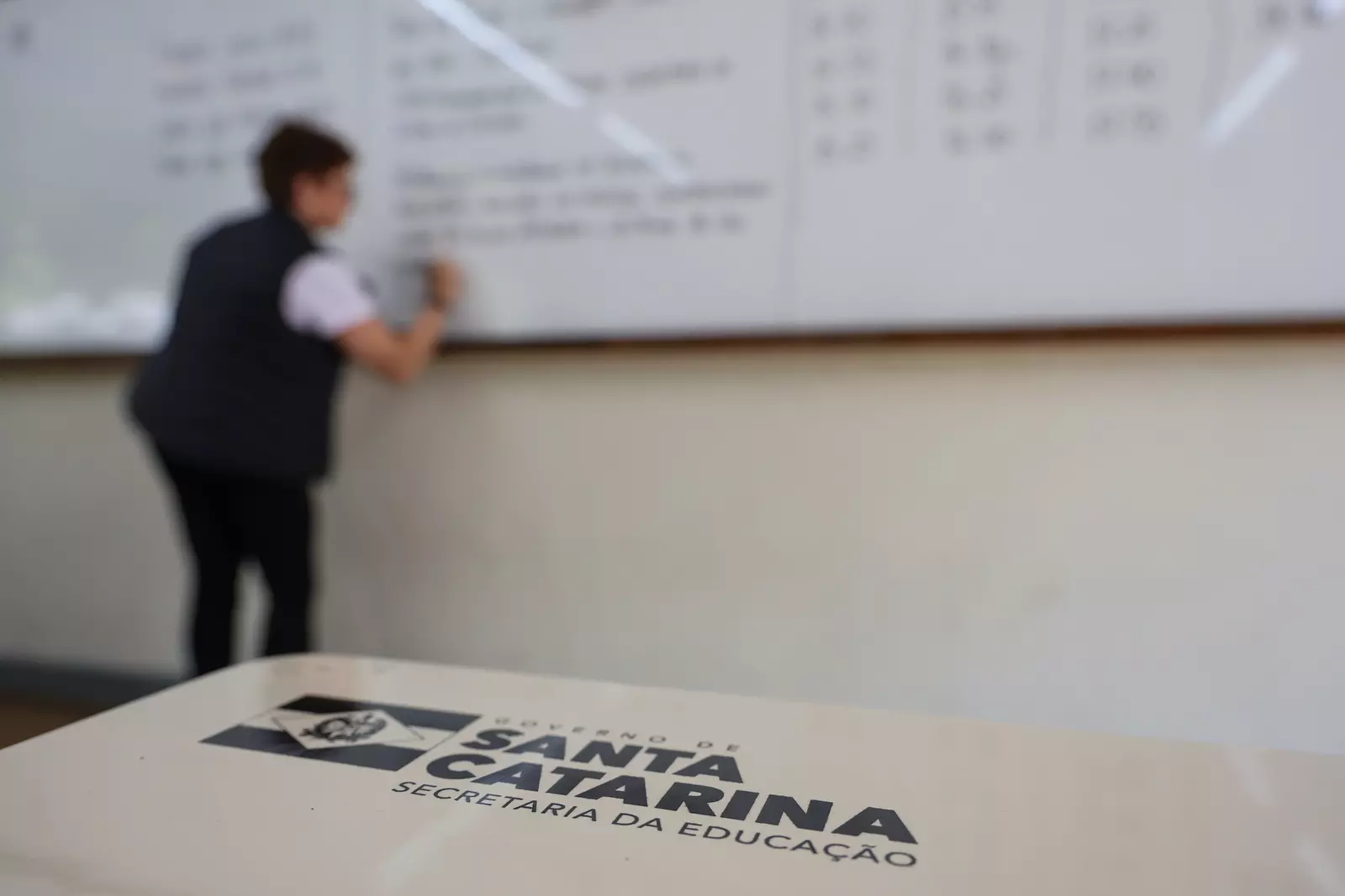 Governo de SC lança edital de novo concurso público da Educação com até 10 mil vagas