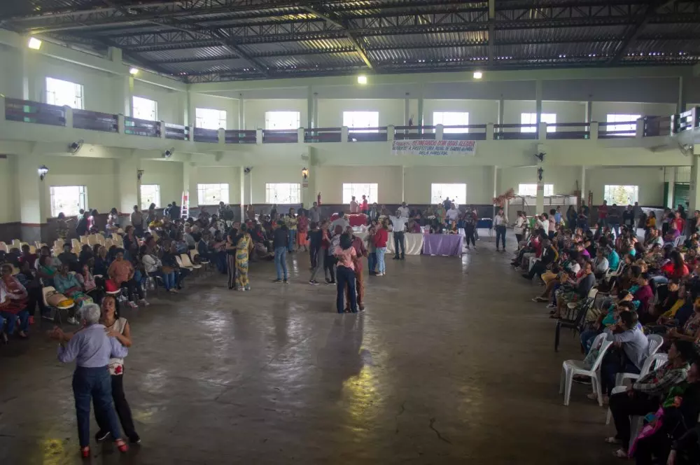 Centenas de idosos participam da Festa da Primavera em Barra do Piraí