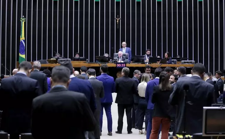 Câmara aprova novas regras para gastos com hospitais universitários