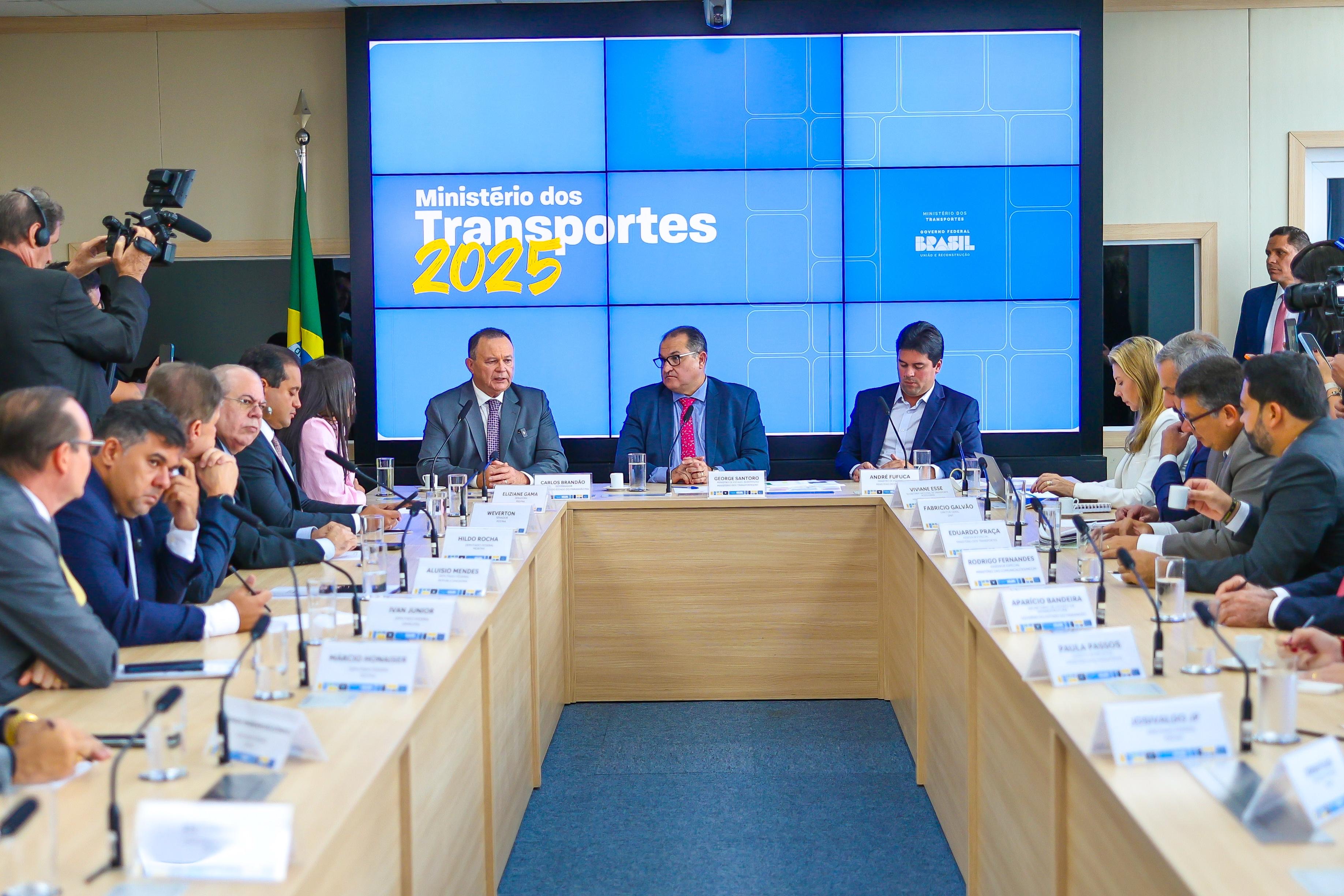*Em Brasília, Brandão assina ordem de serviço para intensificar recuperação da MA-014 em parceria com o Ministério dos Transportes