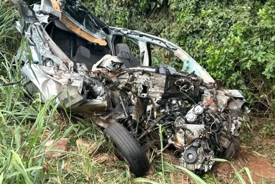 Mulher de 25 anos morre ao colidir com caminhão em rodovia de MS