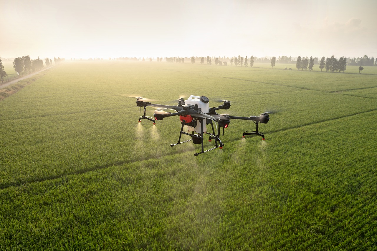 Brasil se destaca em regulamentação de drones agrícolas e acelera uso da tecnologia no campo
