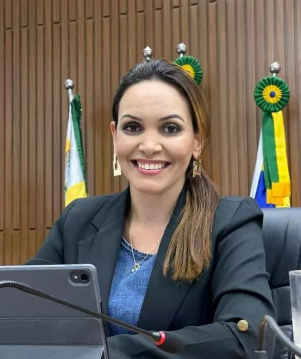 Vereadora Dayany Martins,solicita ônibus universitário para povoado do Estreito