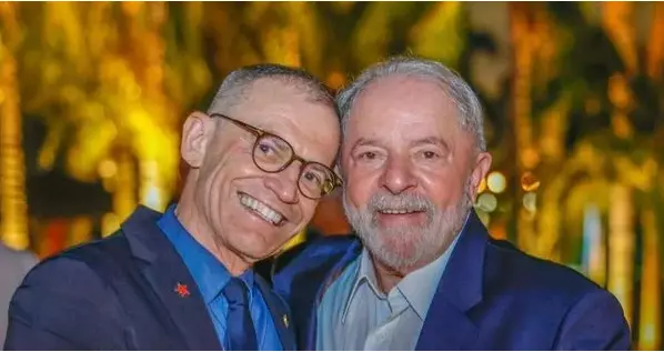 CONTARATO: De Defensor da Lava Jato a Símbolo de Contradição e Regalias.