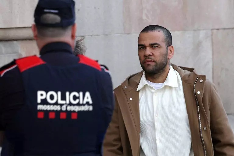 Daniel Alves é absolvido pela Justiça da Espanha em caso de estupro