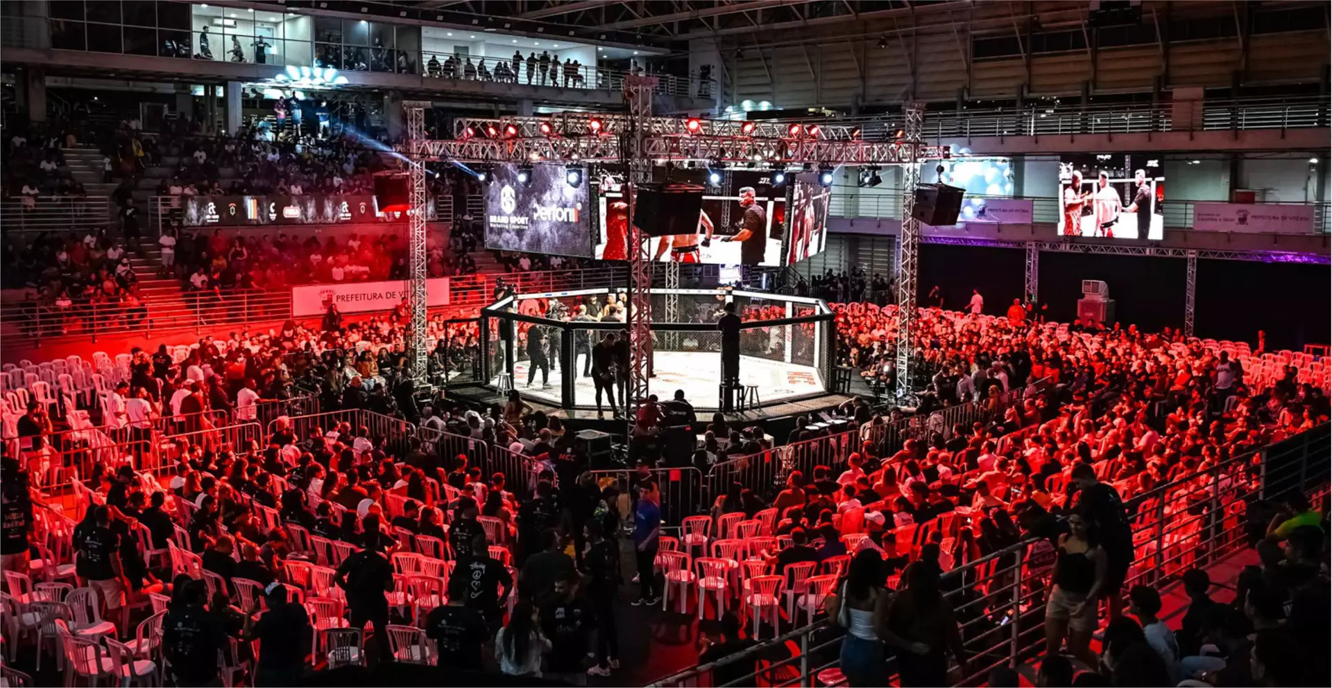 Público lota Ginásio do Tancredão para assistir a grandes lutas de MMA