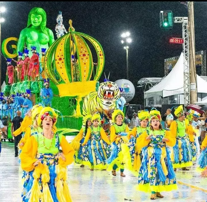 DETALHISTA! IMPÉRIO DE FÁTIMA TEM DESFILE COMPACTO E FANTASIAS BEM ELABORADAS E LEVA PRÊMIO EM TRÊS CATEGORIAS NESTE CARNAVAL