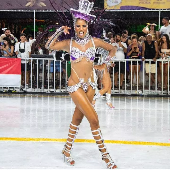 UMA ESCOLA DE RESPEITO, IMPERATRIZ LEVA PRÊMIO DE MELHOR SAMBA E MELHOR MUSA PARA ANTES DA ABERTURA DOS ENVELOPES