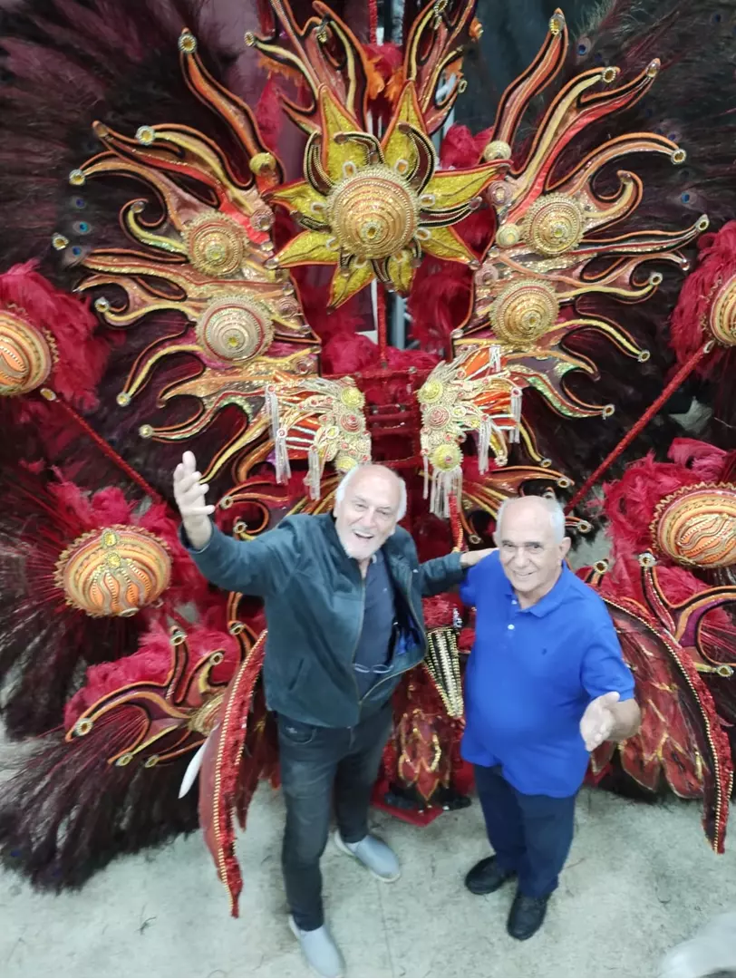 4° desfile de destaques de luxo de Ribeirão Preto - SP agita e engrandece o extinto clássico brasileiro