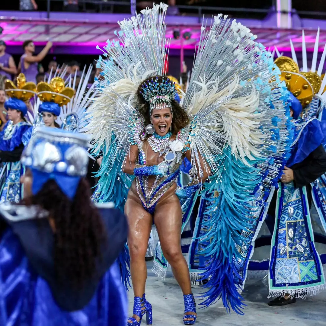 Ale Jansen encerra o carnaval de 2025 com jornada tripla na Marquês de Sapucaí