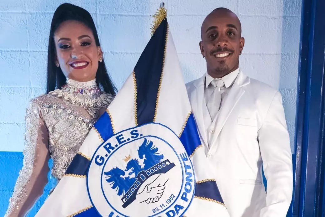 Unidos da Ponte anuncia Thiaguinho Mendonça e Jéssica Ferreira como primeiro casal de Mestre-sala e Porta-bandeira