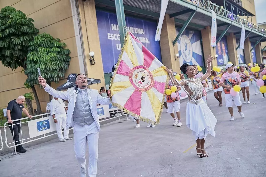 União do Parque Acari renova segundo casal de mestre-sala e porta-bandeira para o Carnaval 2026