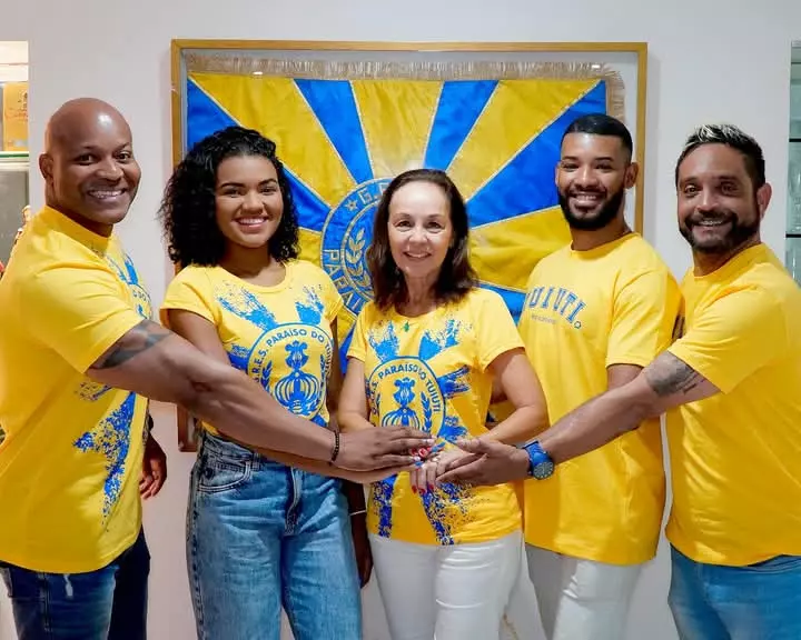 TUIUTI APRESENTA EQUIPE MULTIDISCIPLINAR PARA 1 CASAL