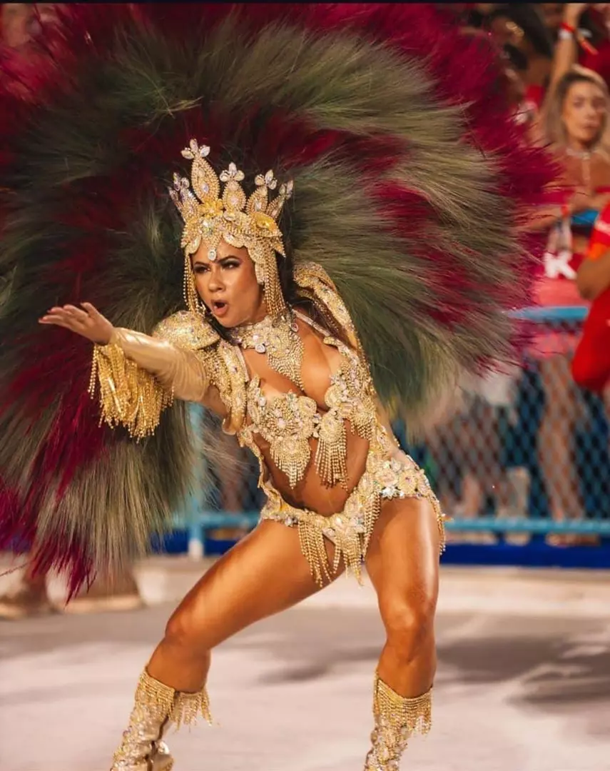 Tayane Perfeito é a nova Rainha de Bateria da Acadêmicos da Ponta da Areia