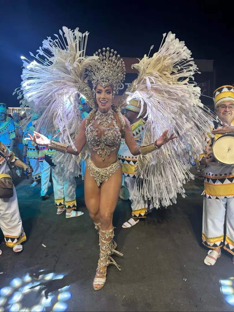 Vizinha Faladeira confirma a permanência da rainha de bateria Kamilla Carvalho