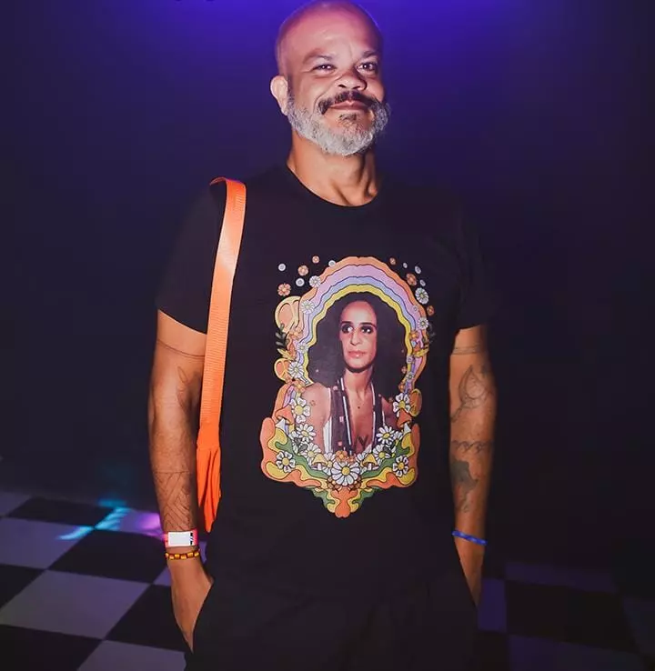 Vizinha Faladeira anuncia contratação do enredista Raphael Homem