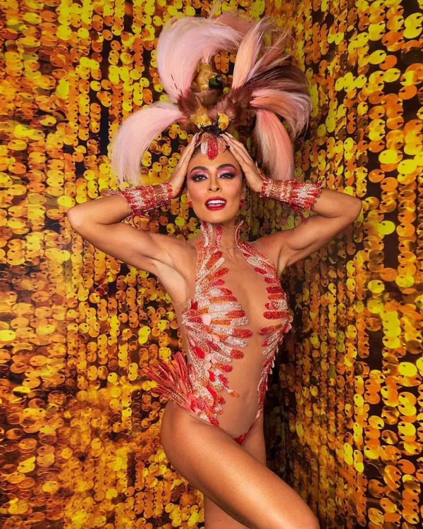 O mestre mandou e a Viradouro obedeceu: convidou Juliana Paes a retornar ao posto de rainha de bateria da Viradouro em 202